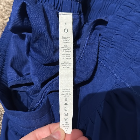LULULEMON Hotty Hot Short II *Long 4"
Jet Stream (First Release) - Picture 15 of 16